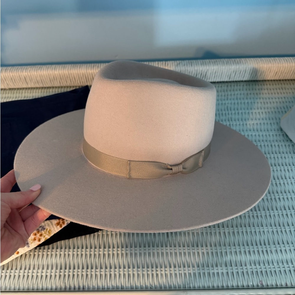Classic Wide-Brim Felt Fedora Hat - Neutral Beige